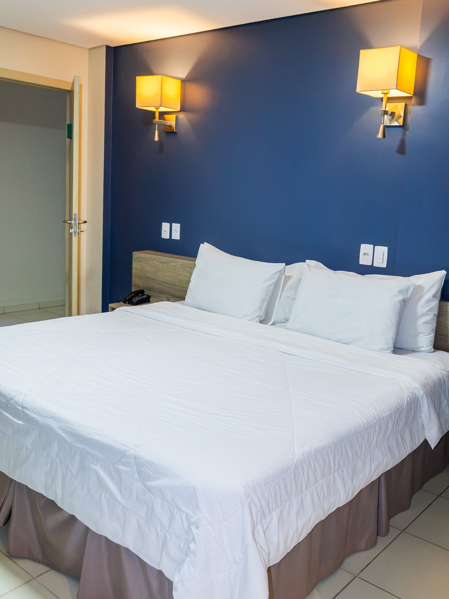 Deluxe Single room, double bed next to the entrance door